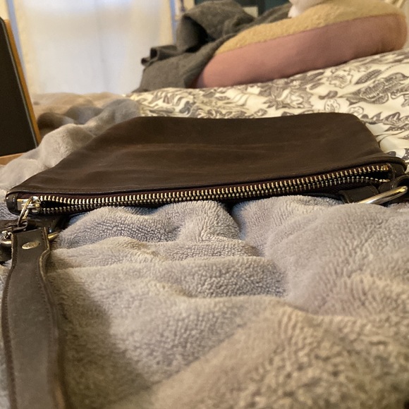 Vintage Coach EOC-9457
CHELSEA SLIM DARK Crossbody Leather - Picture 9 of 13